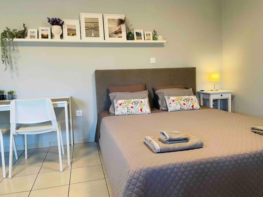 New, Modern And Cozy In Apartment