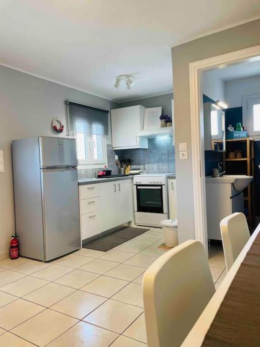 New, Modern And Cozy In Apartment *